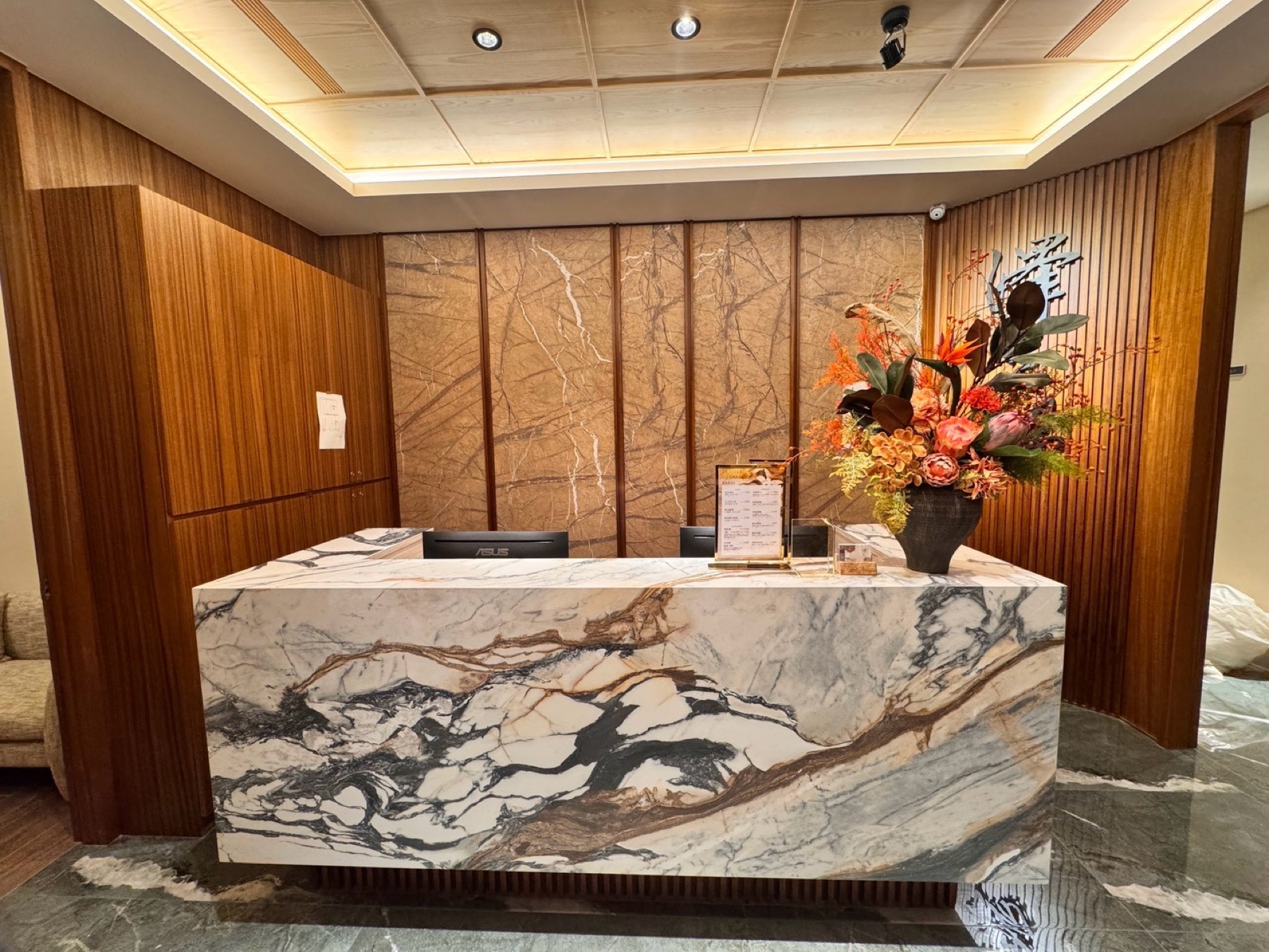 青埔岩盤接待櫃檯